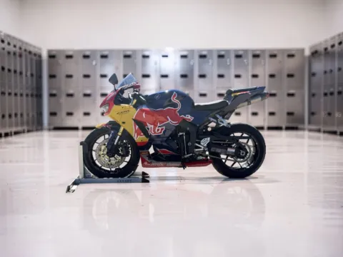 More photos of 2018 Honda CBR 600 RR at Jeremy Franklin Automotive of Blue Springs, MO
