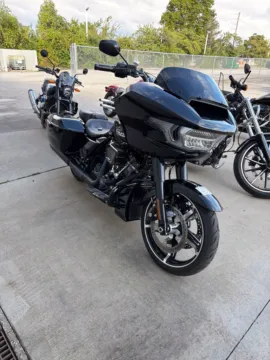 Photos of 2025 Harley-Davidson Road Glide 117 for sale in Blue Springs, MO at Jeremy Franklin Automotive of Blue Springs