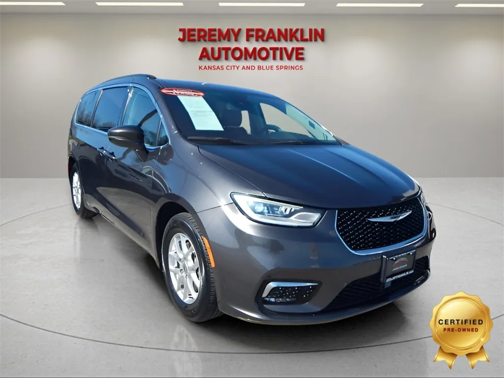 2022 Chrysler Pacifica Touring L for sale in Blue Springs, MO
