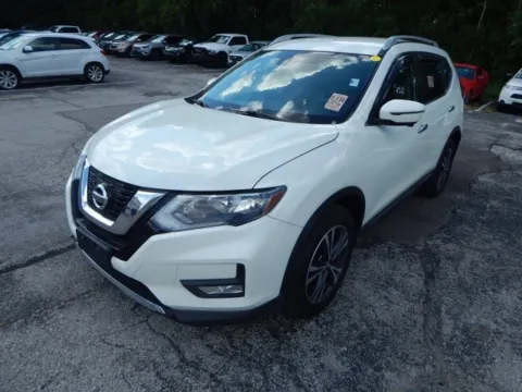 White 2017 Nissan Rogue SL for sale in Blue Springs, MO