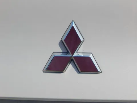 More photos of 2023 Mitsubishi Outlander PHEV SEL at Jeremy Franklin Automotive of Blue Springs, MO
