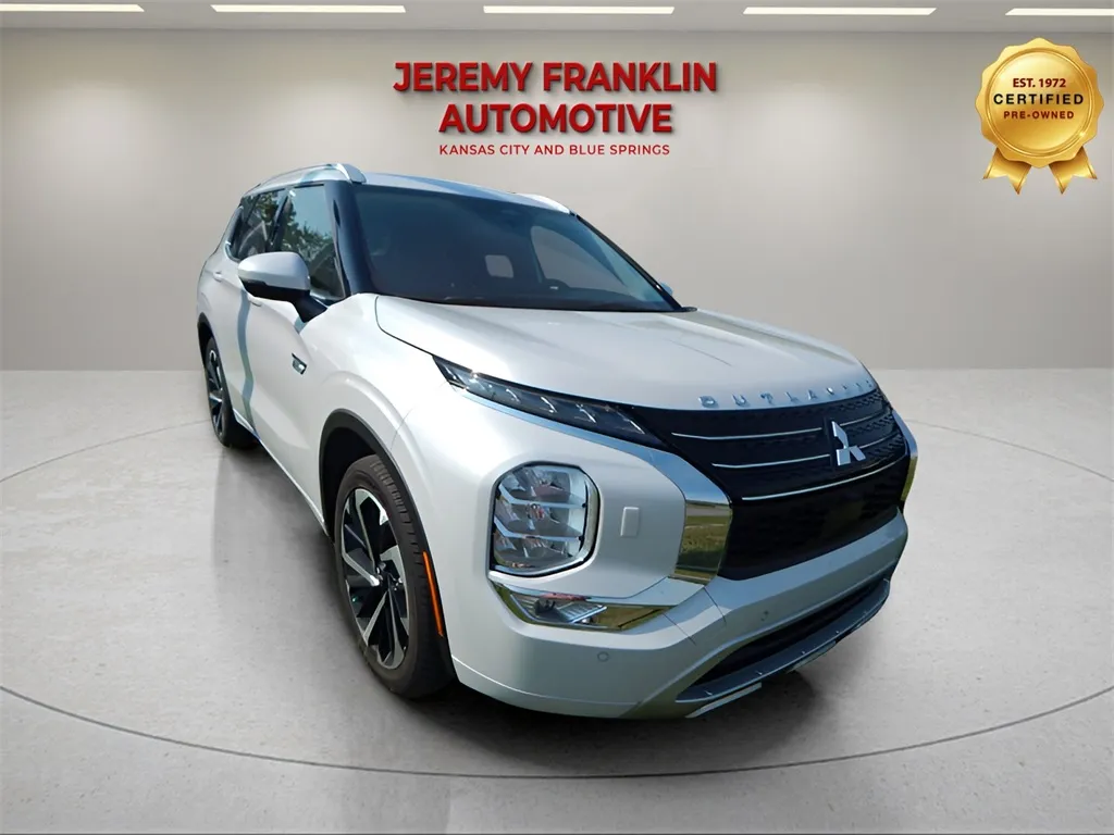 White 2023 Mitsubishi Outlander PHEV SEL for sale in Blue Springs, MO