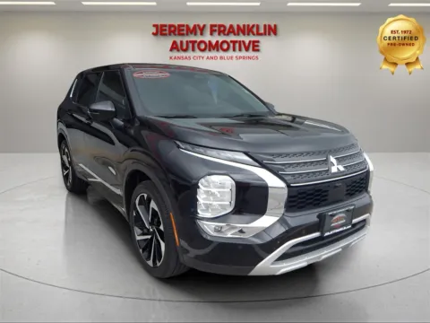 Black 2024 Mitsubishi Outlander SE for sale in Blue Springs, MO