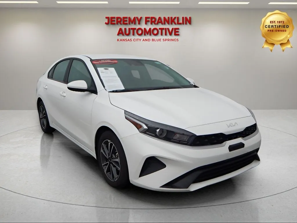 White 2024 Kia Forte LXS for sale in Blue Springs, MO