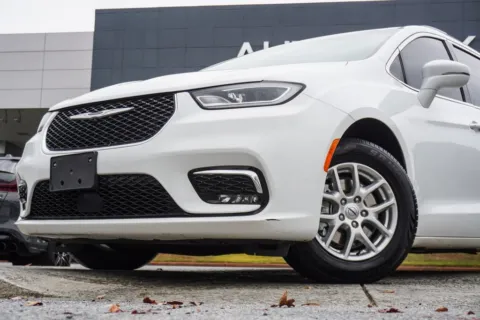 Photos of 2022 Chrysler Pacifica Touring L for sale in Duluth, GA at Autoplex Atlanta