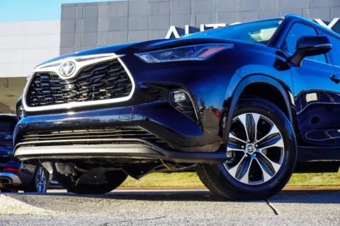 Photos of 2021 Toyota Highlander XLE for sale in Duluth, GA at Autoplex Atlanta