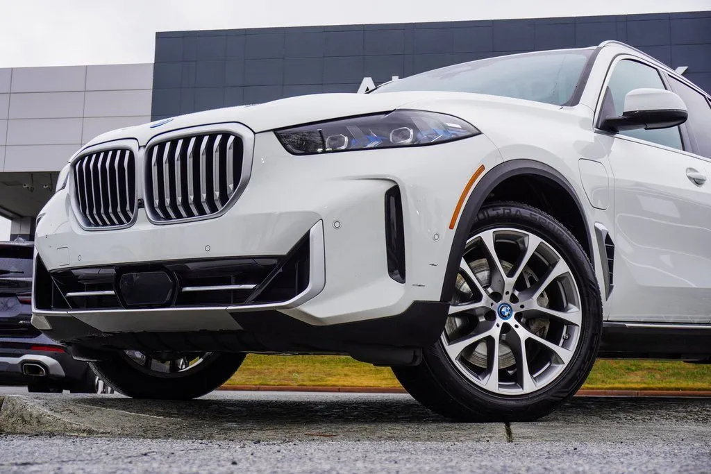 2025 BMW X5 50e - Photo 2