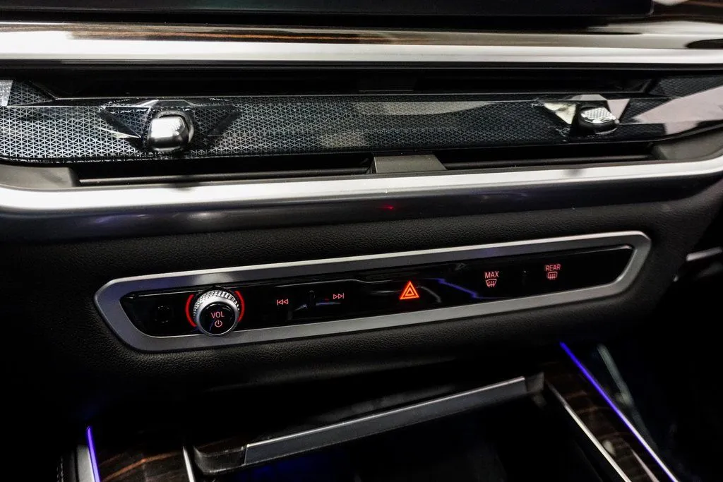 2025 BMW X5 50e - Photo 24