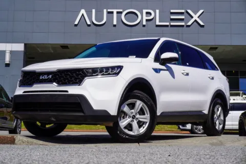 White 2022 Kia Sorento LX for sale in Duluth, GA