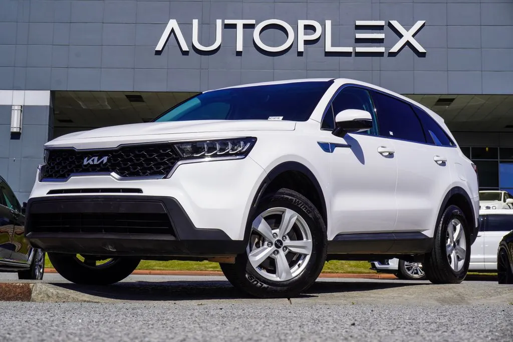 White 2022 Kia Sorento LX for sale in Duluth, GA
