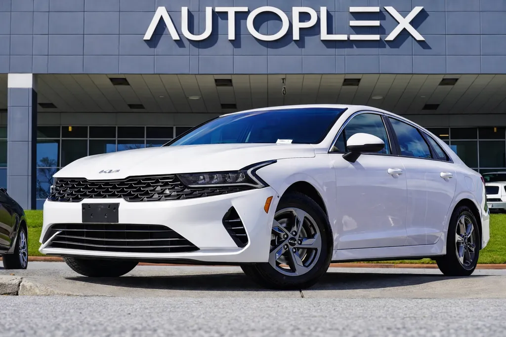 White 2023 Kia K5 LXS for sale in Duluth, GA