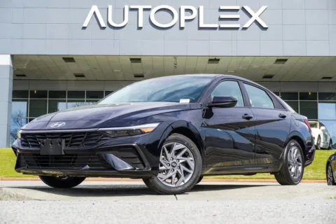 Black 2024 Hyundai Elantra SEL for sale in Duluth, GA