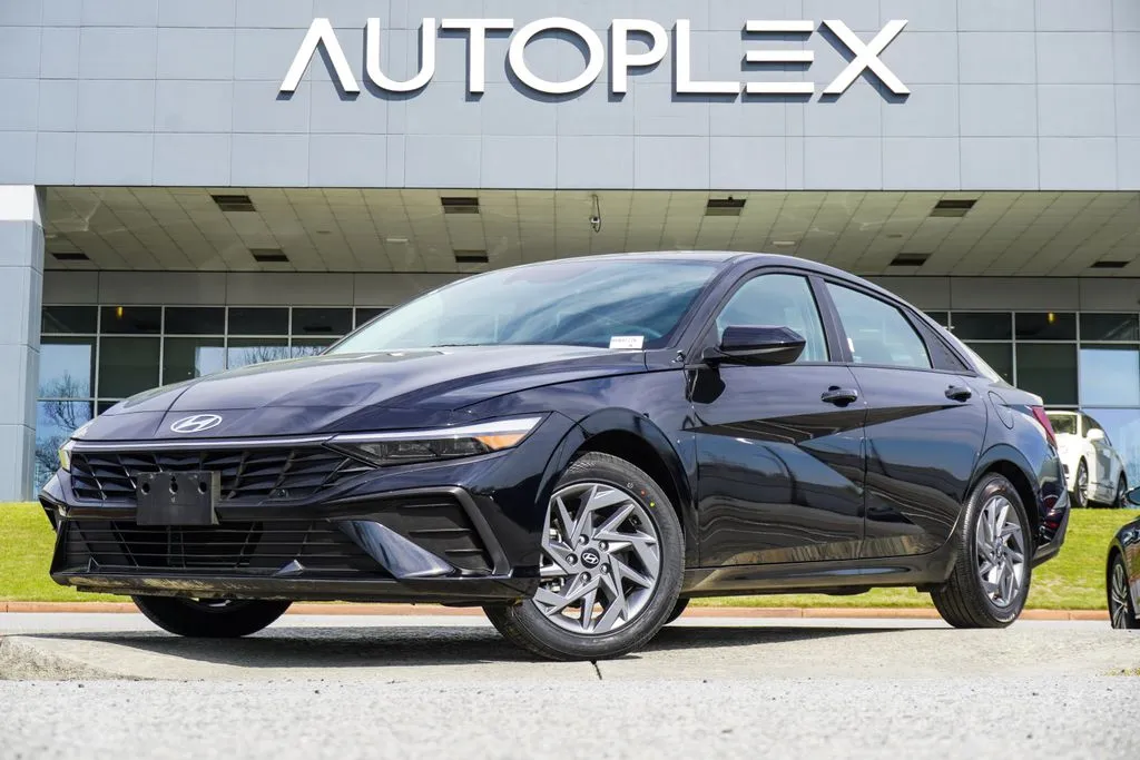 Black 2024 Hyundai Elantra SEL for sale in Duluth, GA