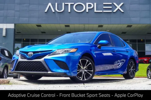 Blue 2019 Toyota Camry SE for sale in Duluth, GA