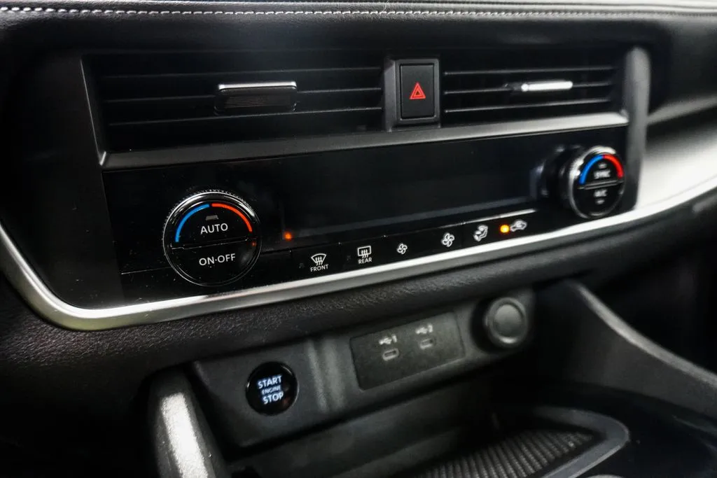 2025 Nissan Rogue SV - Photo 20