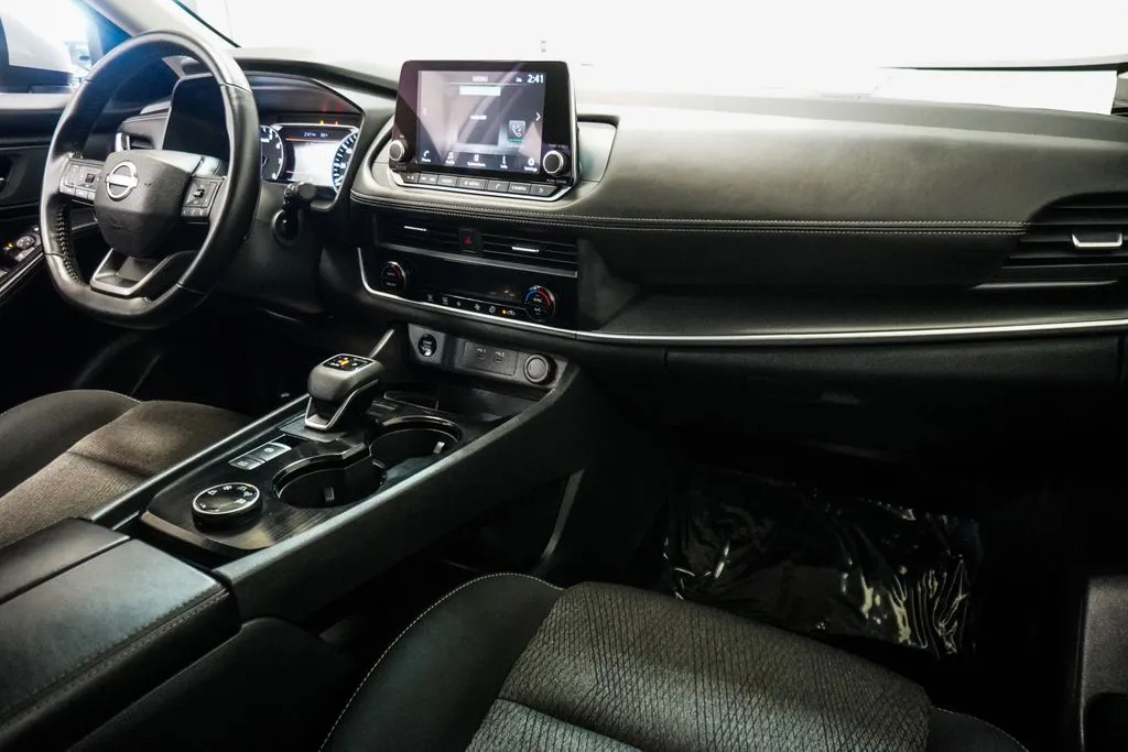 2025 Nissan Rogue SV - Photo 10