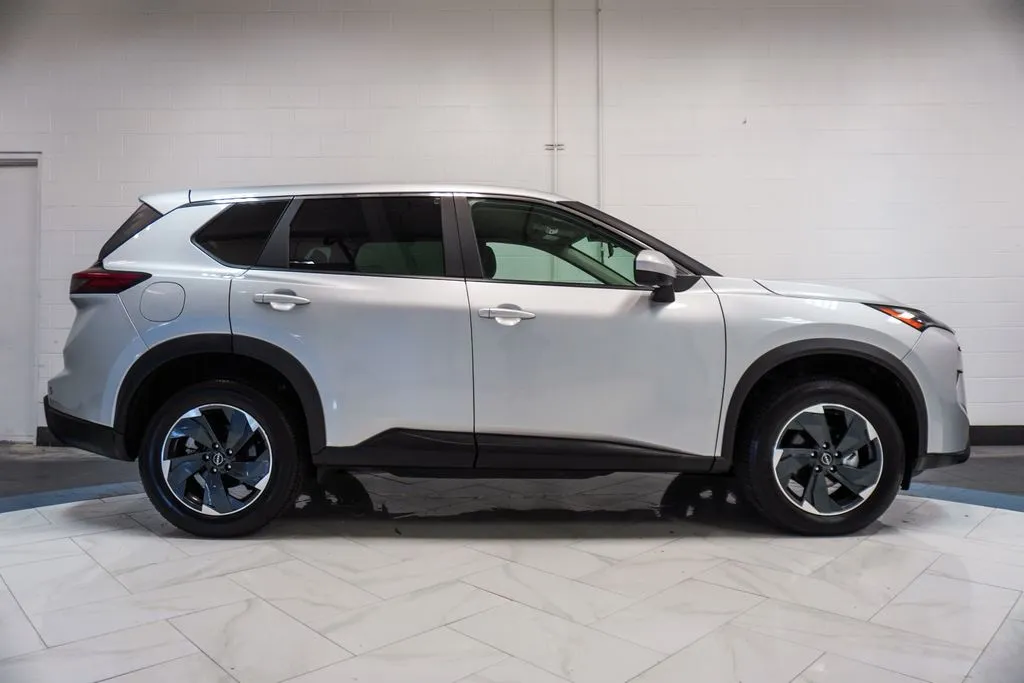2025 Nissan Rogue SV - Photo 31
