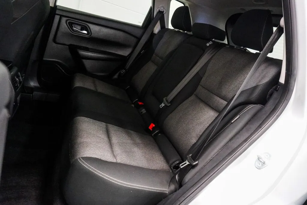 2025 Nissan Rogue SV - Photo 8