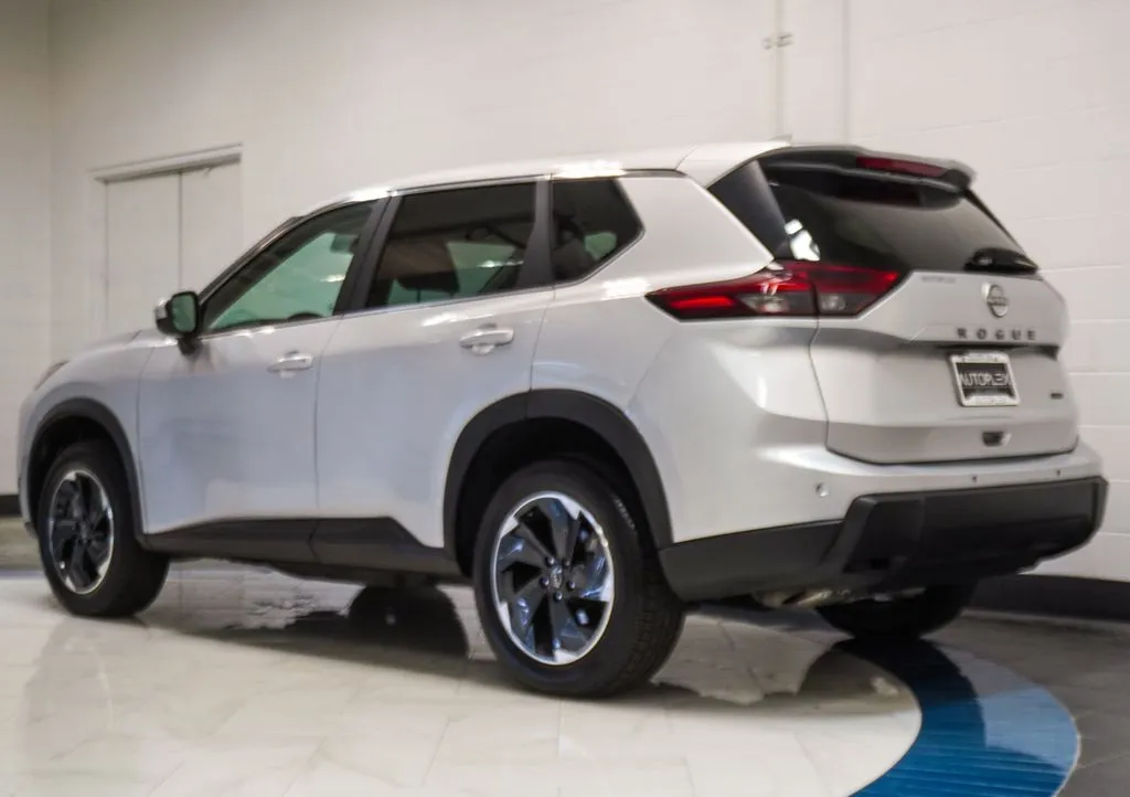 2025 Nissan Rogue SV - Photo 29