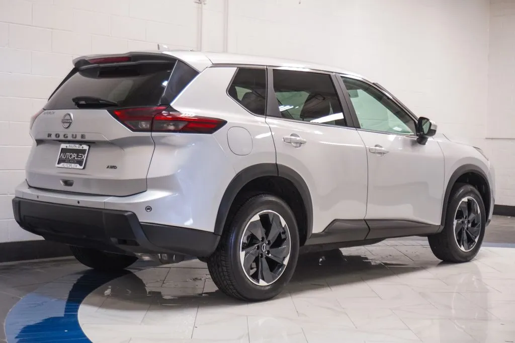 2025 Nissan Rogue SV - Photo 28
