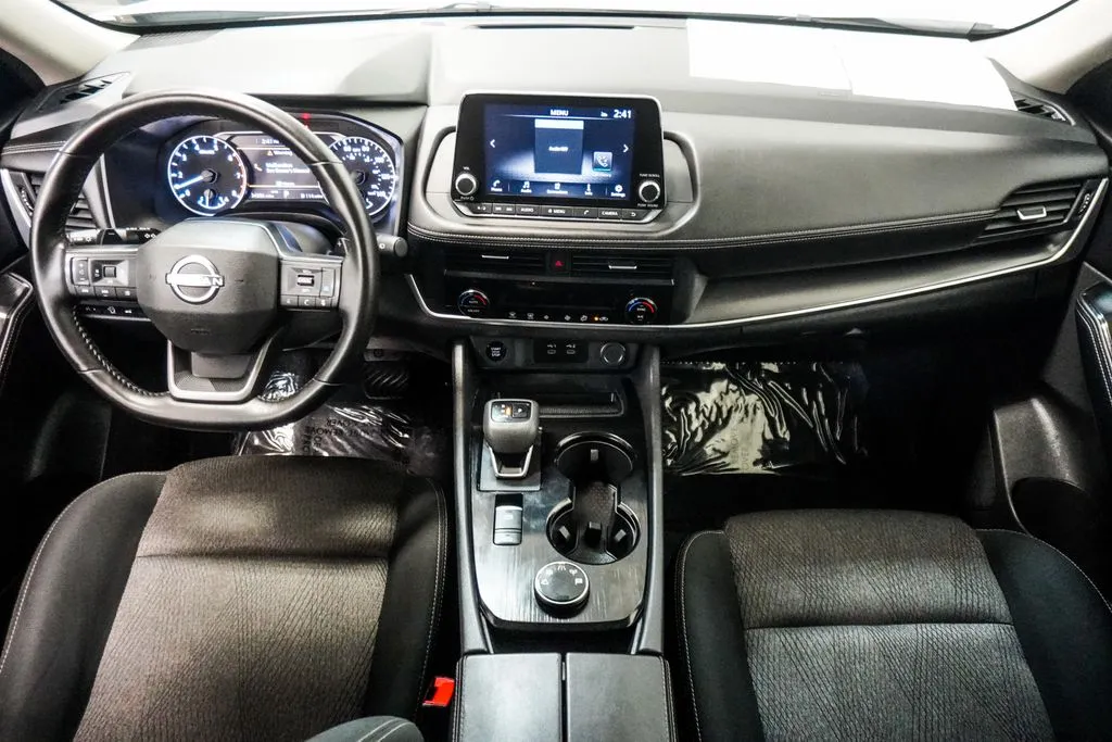 2025 Nissan Rogue SV - Photo 11