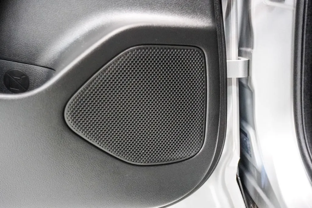 2025 Nissan Rogue SV - Photo 9