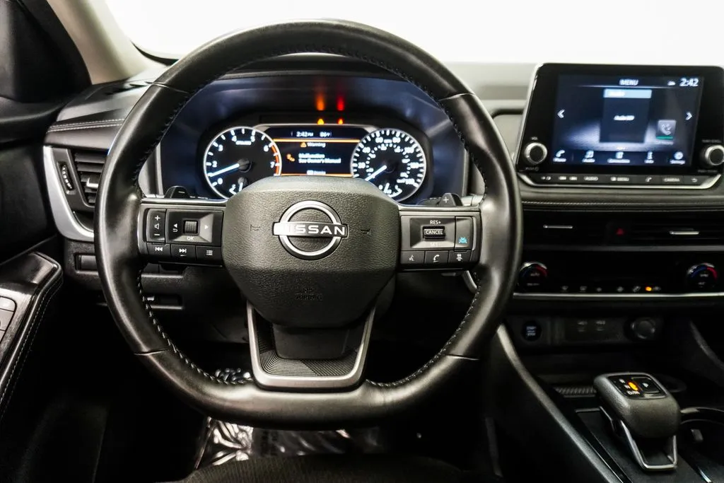 2025 Nissan Rogue SV - Photo 13