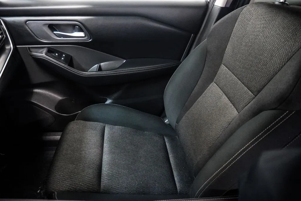 2025 Nissan Rogue SV - Photo 26
