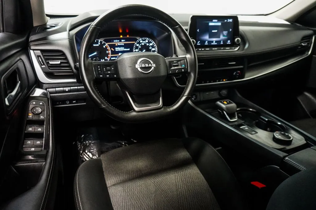 2025 Nissan Rogue SV - Photo 12