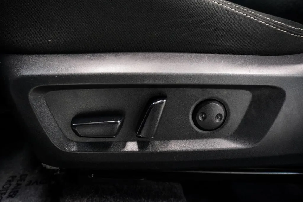 2025 Nissan Rogue SV - Photo 7