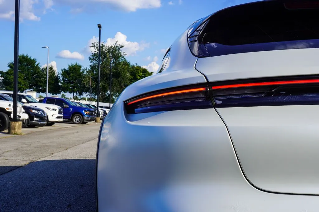 2022 Porsche Taycan Base - Photo 13