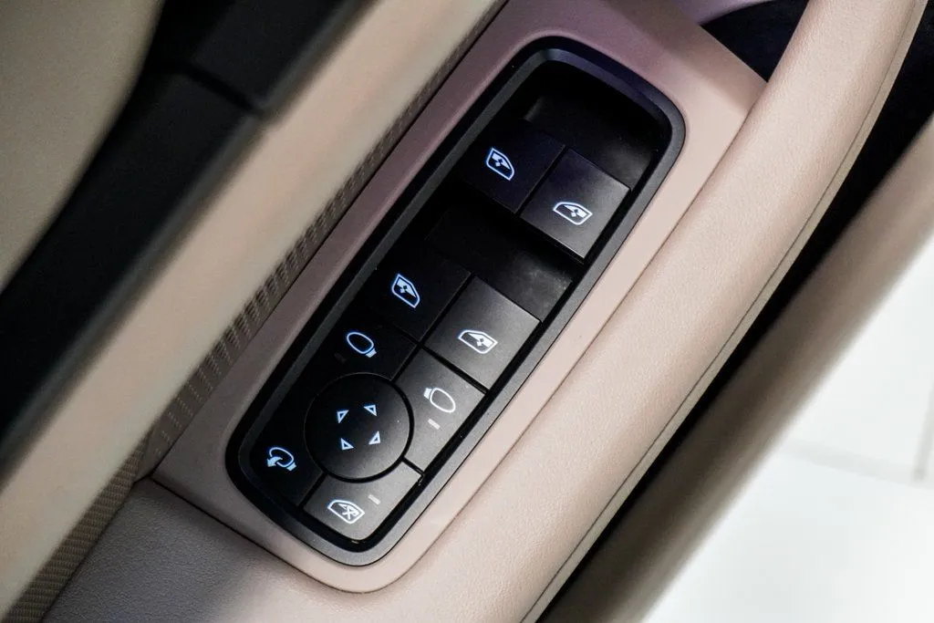 2022 Porsche Taycan Base - Photo 34