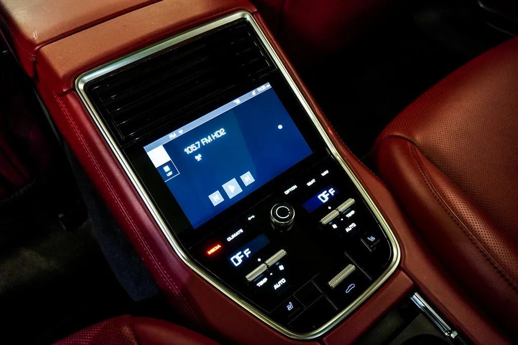2021 Porsche Panamera S - Photo 21
