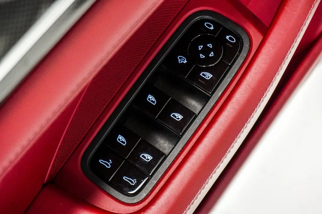 2021 Porsche Panamera S - Photo 36