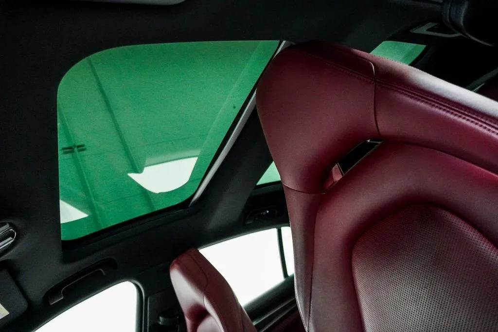2021 Porsche Panamera S - Photo 16