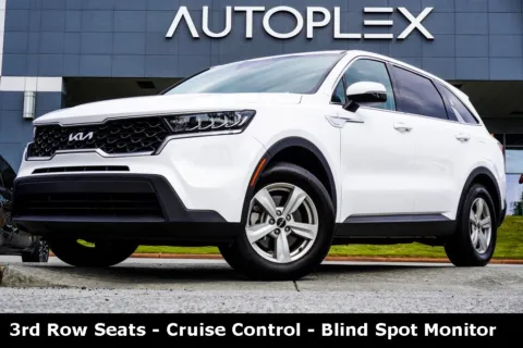 White 2023 Kia Sorento LX for sale in Duluth, GA
