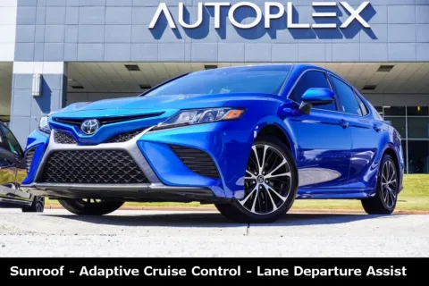 Blue 2019 Toyota Camry SE for sale in Duluth, GA