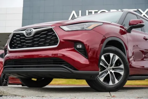 Photos of 2023 Toyota Highlander XLE for sale in Duluth, GA at Autoplex Atlanta