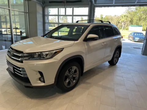 White 2018 Toyota Highlander Limited Platinum for sale in Deridder, LA