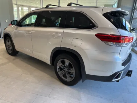 Another view of 2018 Toyota Highlander Limited Platinum for sale in Deridder, LA at Hixson Toyota