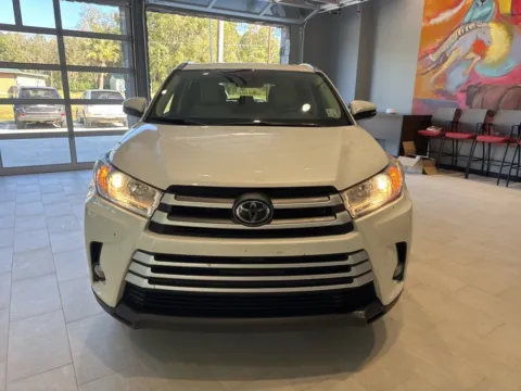 Photos of 2019 Toyota Highlander XLE for sale in Deridder, LA at Hixson Toyota