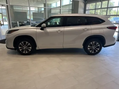 Another view of 2022 Toyota Highlander XLE for sale in Deridder, LA at Hixson Toyota