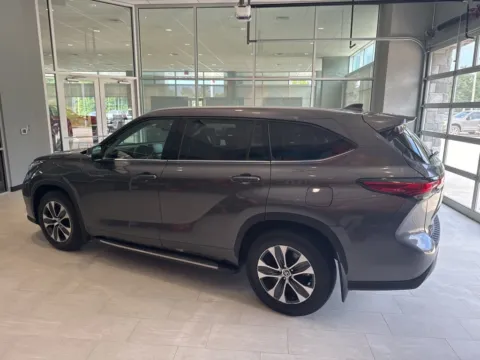 Photos of 2022 Toyota Highlander XLE for sale in Deridder, LA at Hixson Toyota