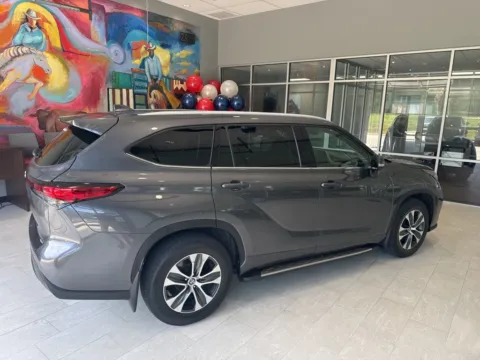 More photos of 2022 Toyota Highlander XLE at Hixson Toyota, LA