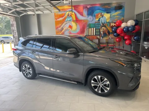More photos of 2022 Toyota Highlander XLE at Hixson Toyota, LA