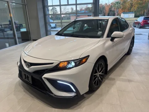 White 2022 Toyota Camry SE for sale in Deridder, LA