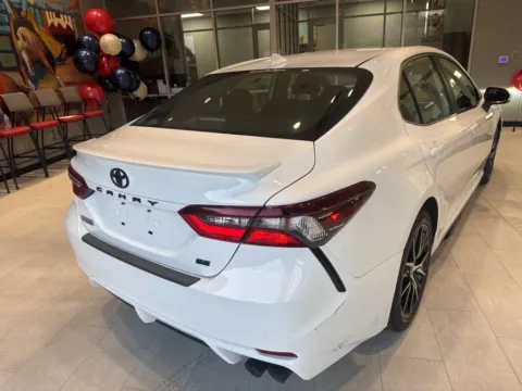 More photos of 2022 Toyota Camry SE at Hixson Toyota, LA