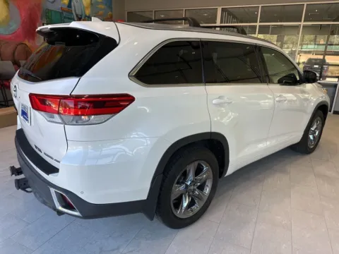 More photos of 2018 Toyota Highlander Limited Platinum at Hixson Toyota, LA