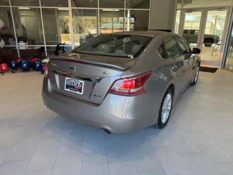 More photos of 2013 Nissan Altima 2.5 SL at Hixson Toyota, LA