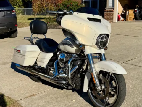 Photos of 2015 Harley-Davidson FLHXS STREET GL S for sale in Cicero, IN at Merchants Auto Group LLC